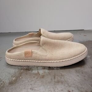 UGG Delu Womens Beige Khaki slip-on sneakers sz 9